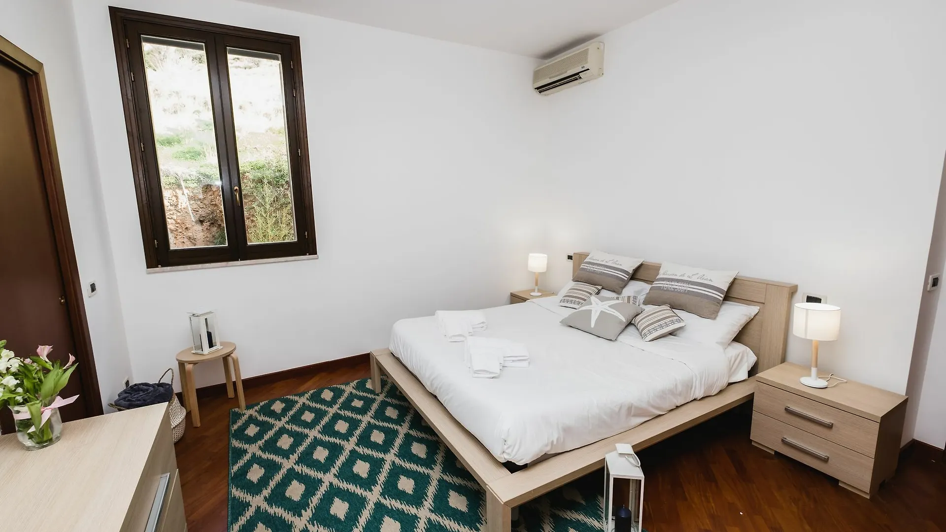 Luminhouse Apartments Mondello Palermo 0*,  Italy