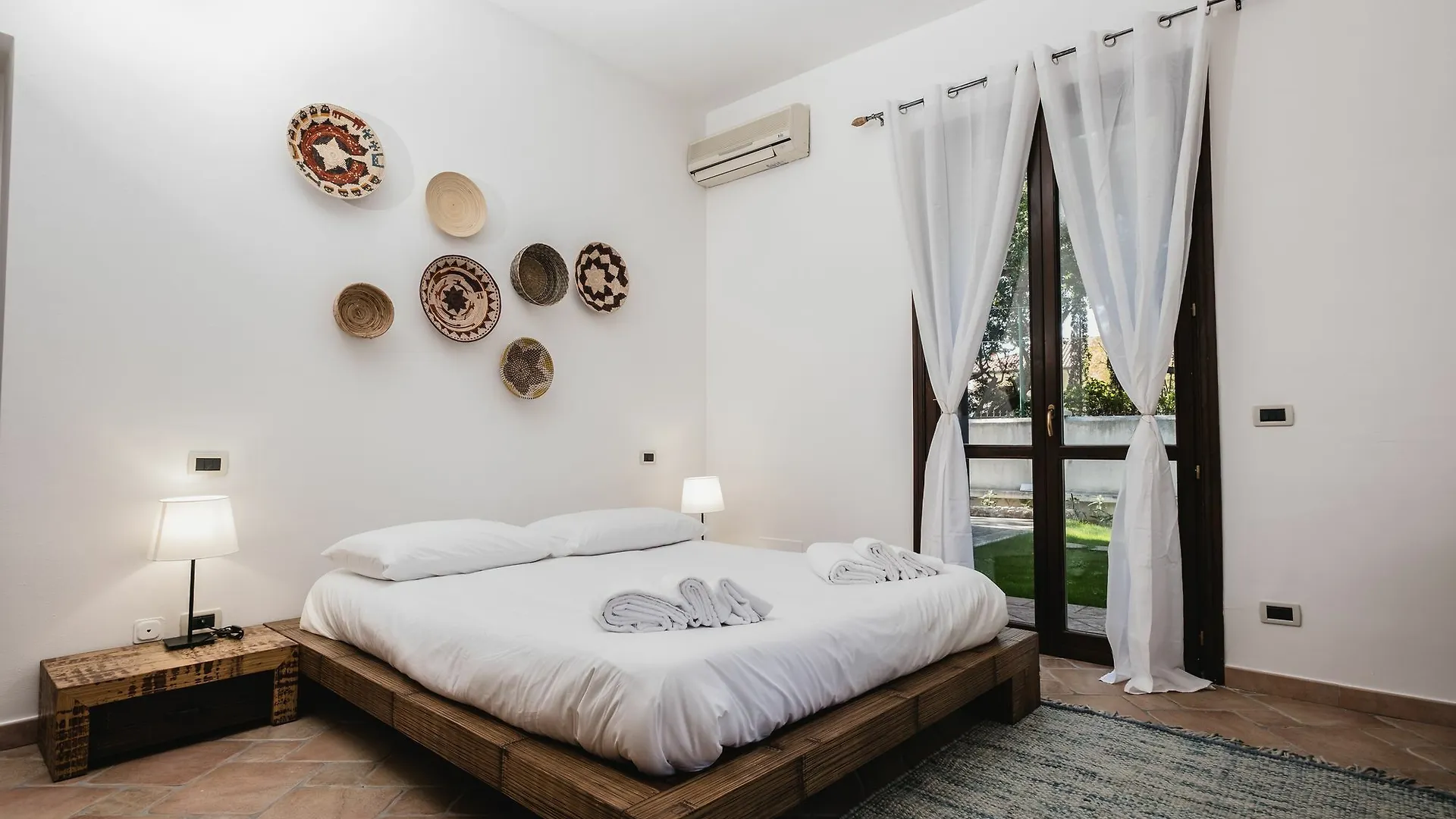 Luminhouse Apartments Mondello Palermo 0*,